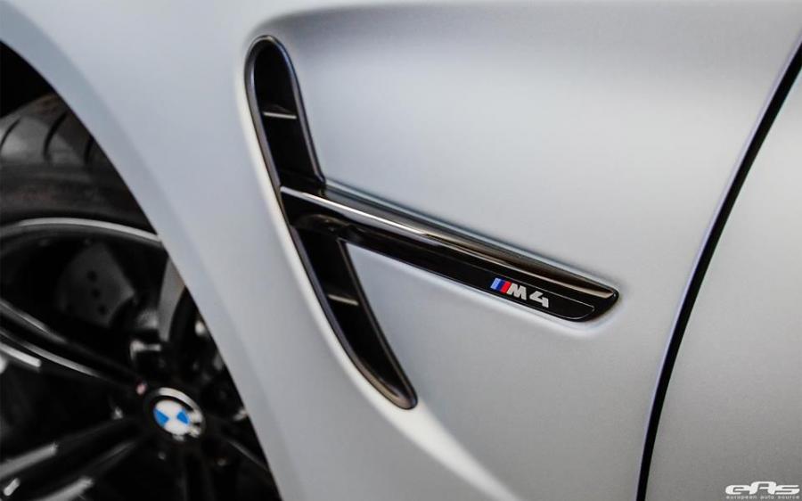  BMW M4 Coupe Frozen Silver M Performance 2016 года  (фото 9 из 10)